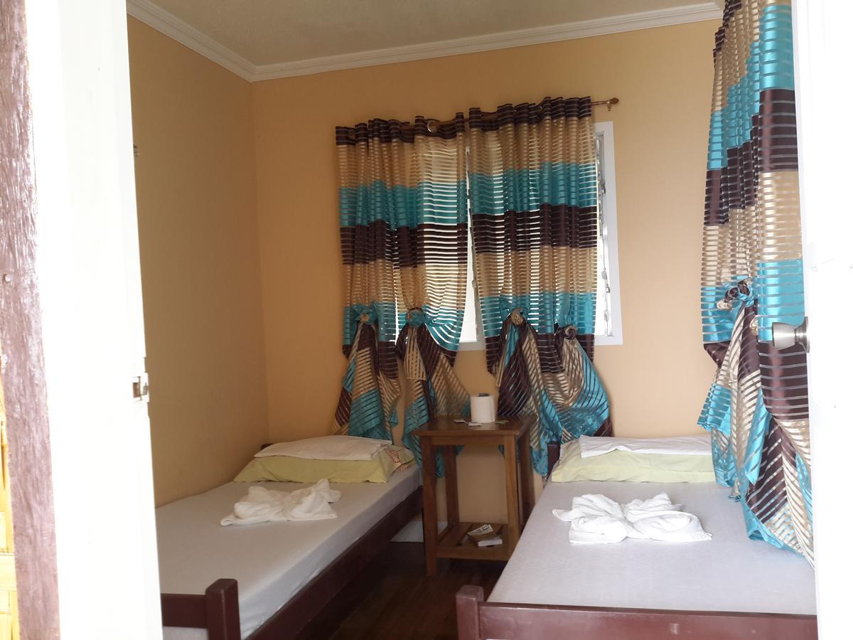 סמאל La Isla Bonita Talikud Island Beach Resort מראה חיצוני תמונה